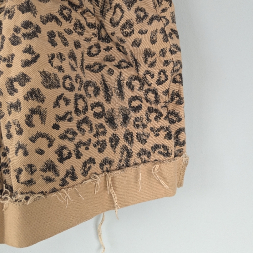 Free People 'We The Free' Animal Print Pleated Denim High Waisted Denim Shorts - Picture 4 of 9